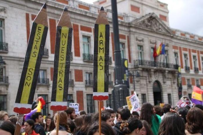 El Gobierno suaviza las exigencias para las becas y aumenta su cuantía en 100 euros