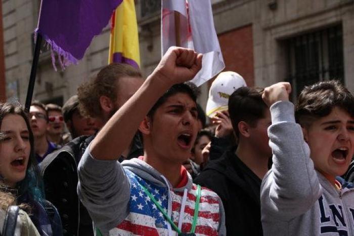 El Gobierno suaviza las exigencias para las becas y aumenta su cuantía en 100 euros