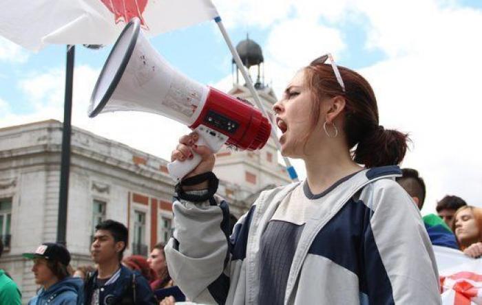 El Gobierno suaviza las exigencias para las becas y aumenta su cuantía en 100 euros