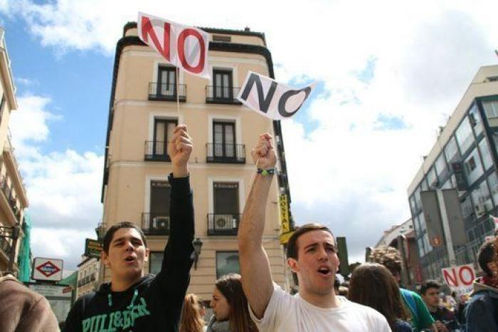 El Gobierno suaviza las exigencias para las becas y aumenta su cuantía en 100 euros