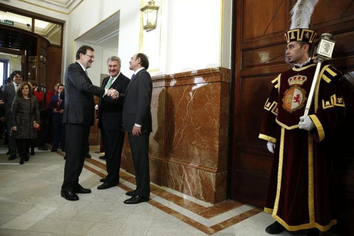 Rajoy descarta una reforma constitucional porque la del 78 está "en pleno vigor"