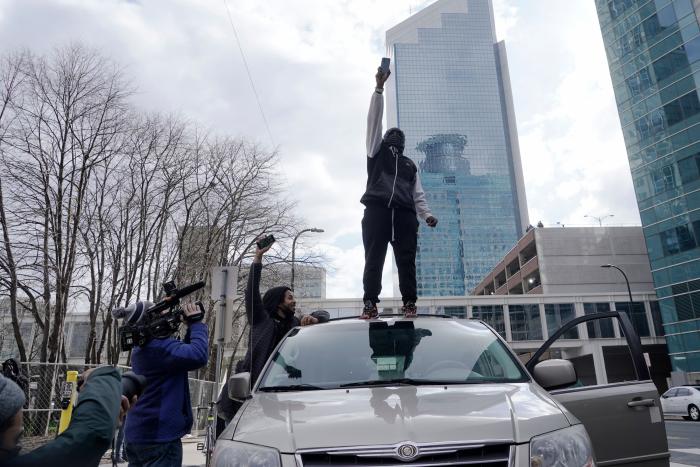 La Fiscalía pide 30 años de cárcel para Derek Chauvin por el asesinato de George Floyd