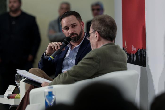 'The Guardian' informa del pacto en Castilla y León y retrata a Vox en un párrafo demoledor