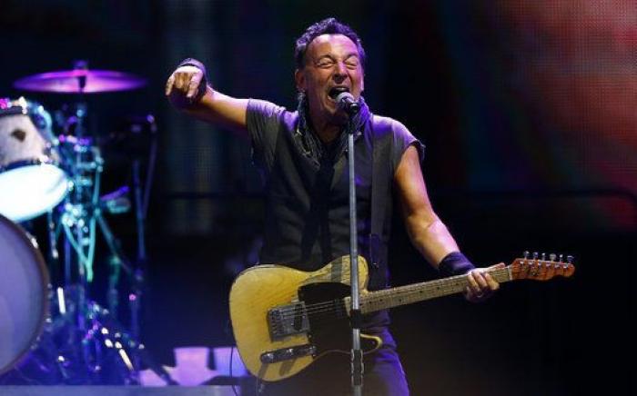 El Camp Nou tiembla hasta sus cimientos con el torrente de rock de Springsteen