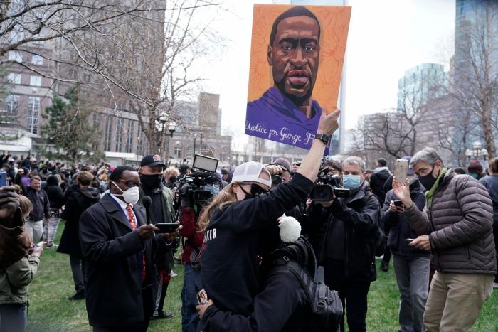 La Fiscalía pide 30 años de cárcel para Derek Chauvin por el asesinato de George Floyd