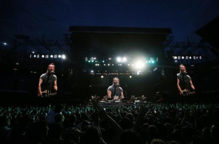 El Camp Nou tiembla hasta sus cimientos con el torrente de rock de Springsteen