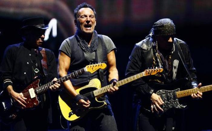 El Camp Nou tiembla hasta sus cimientos con el torrente de rock de Springsteen