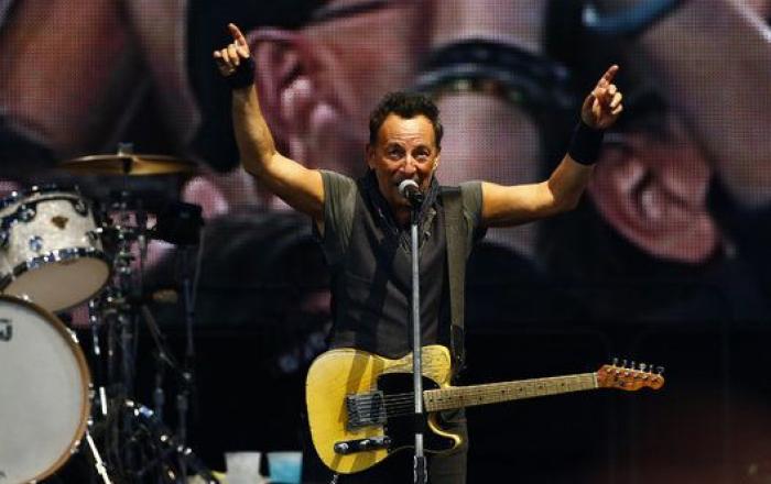 El Camp Nou tiembla hasta sus cimientos con el torrente de rock de Springsteen