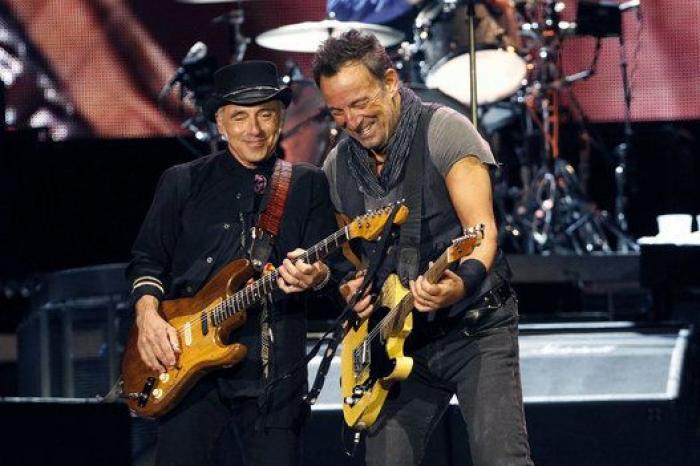 El Camp Nou tiembla hasta sus cimientos con el torrente de rock de Springsteen