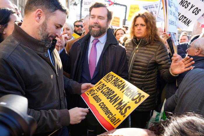 'The Guardian' informa del pacto en Castilla y León y retrata a Vox en un párrafo demoledor
