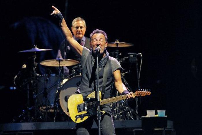 El Camp Nou tiembla hasta sus cimientos con el torrente de rock de Springsteen