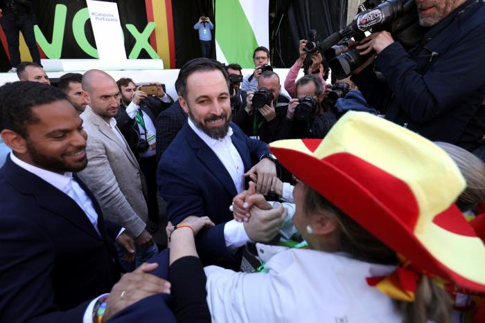 'The Guardian' informa del pacto en Castilla y León y retrata a Vox en un párrafo demoledor