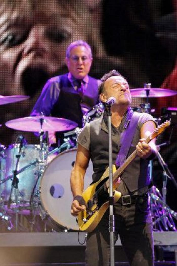 El Camp Nou tiembla hasta sus cimientos con el torrente de rock de Springsteen