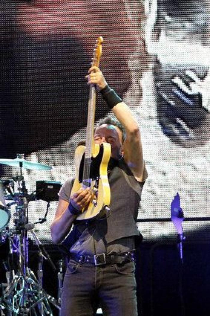 El Camp Nou tiembla hasta sus cimientos con el torrente de rock de Springsteen