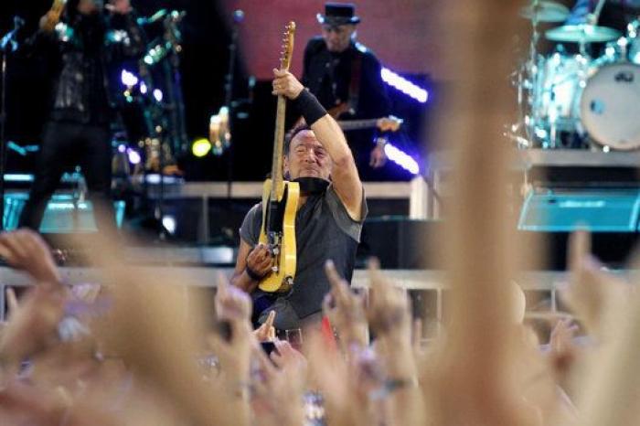 El Camp Nou tiembla hasta sus cimientos con el torrente de rock de Springsteen