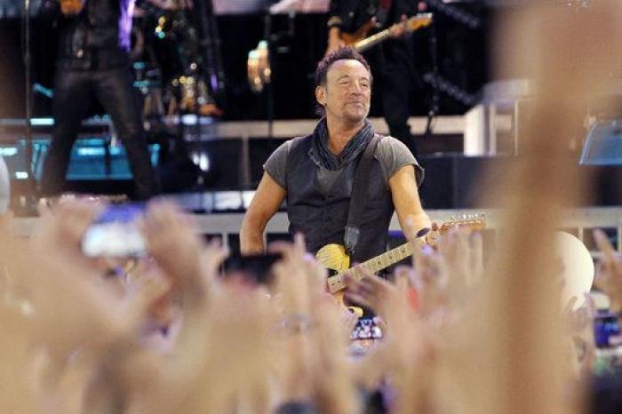 El Camp Nou tiembla hasta sus cimientos con el torrente de rock de Springsteen