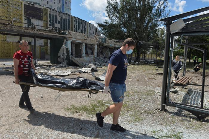 Ucrania acusa a Rusia de bombardear una maternidad y matar a un bebé recién nacido