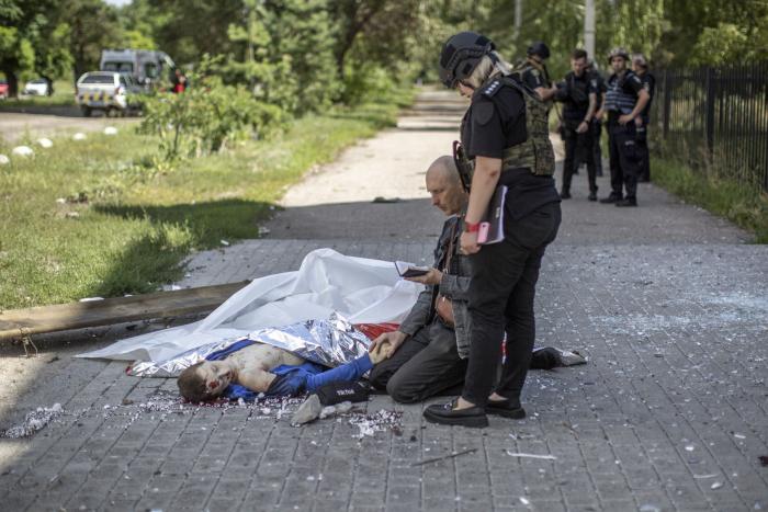 Ucrania acusa a Rusia de bombardear una maternidad y matar a un bebé recién nacido