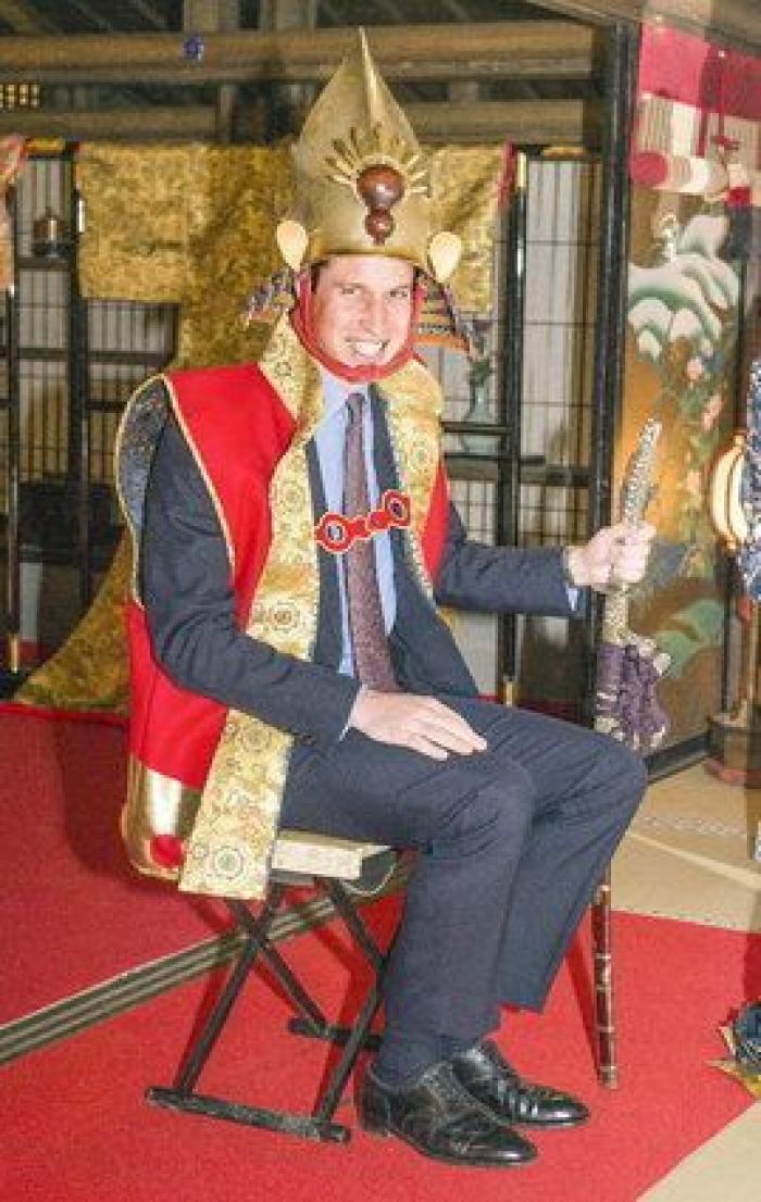 El comentadísimo gesto del príncipe Guillermo: fíjate en las manos