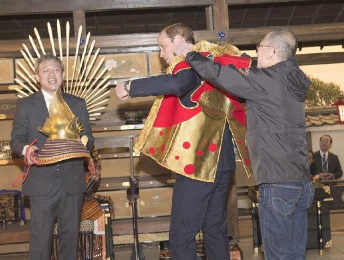 El comentadísimo gesto del príncipe Guillermo: fíjate en las manos