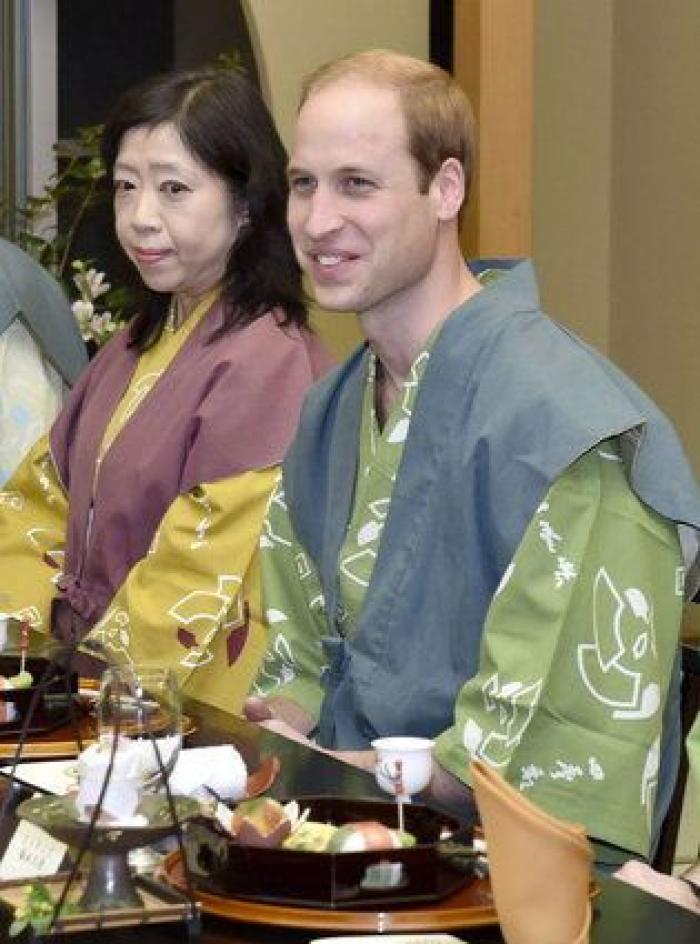 El comentadísimo gesto del príncipe Guillermo: fíjate en las manos