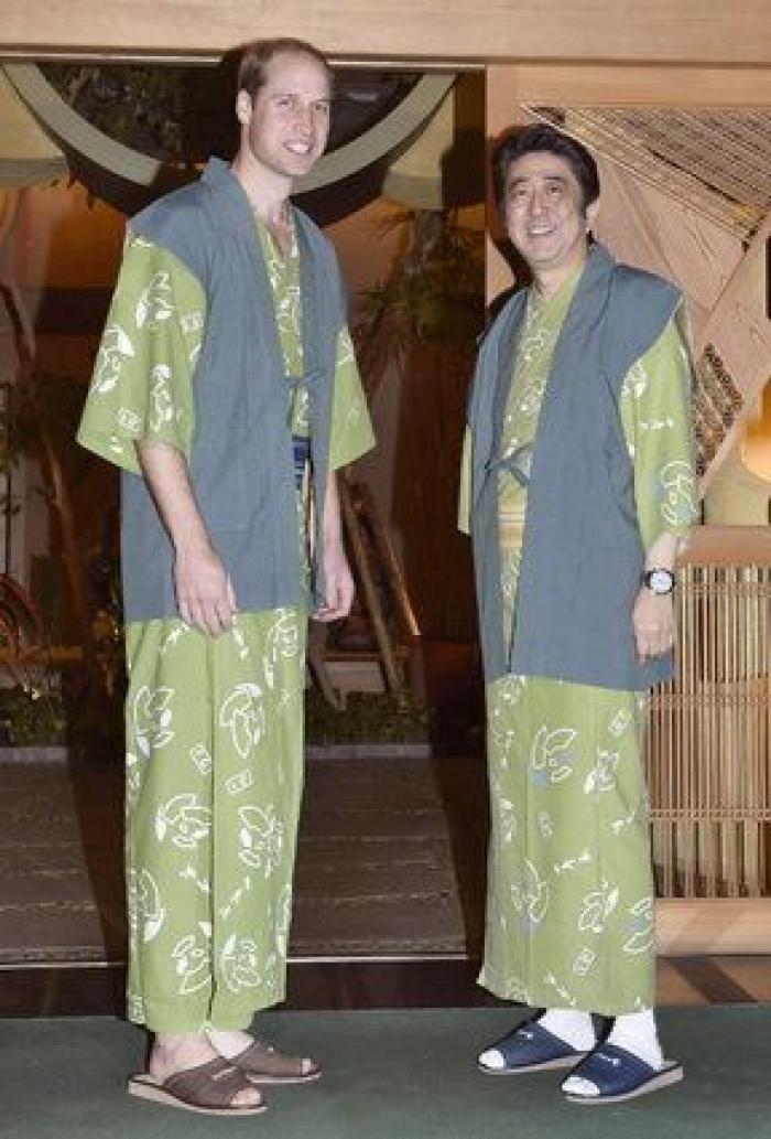 El comentadísimo gesto del príncipe Guillermo: fíjate en las manos