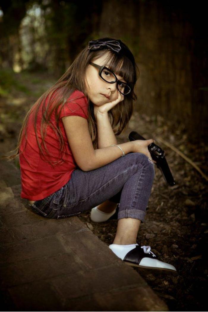 Fotografías de niños de EEUU con armas para denunciar la masacre de Newtown un año después