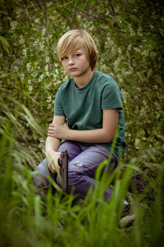 Fotografías de niños de EEUU con armas para denunciar la masacre de Newtown un año después