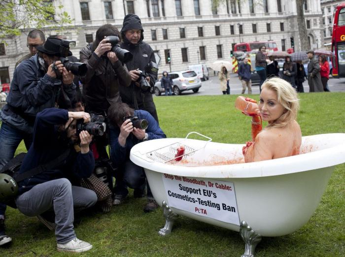 Billetes enfurecidos: protestar desde la cartera (FOTOS)