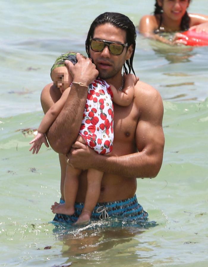 Famosos en la playa: así pasan el verano de 2014 (FOTOS)