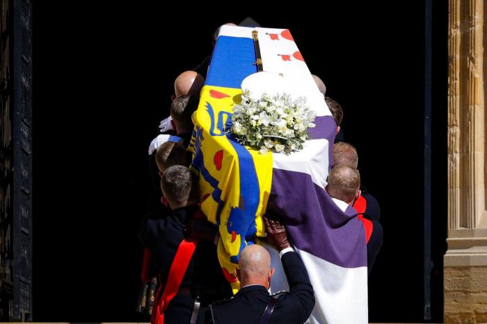 La soledad de Isabel II y el acercamiento entre Guillermo y Harry: así ha sido el funeral de Felipe de Edimburgo