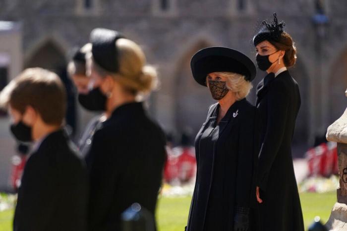 La soledad de Isabel II y el acercamiento entre Guillermo y Harry: así ha sido el funeral de Felipe de Edimburgo