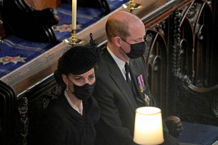 La soledad de Isabel II y el acercamiento entre Guillermo y Harry: así ha sido el funeral de Felipe de Edimburgo