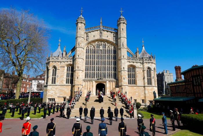 La soledad de Isabel II y el acercamiento entre Guillermo y Harry: así ha sido el funeral de Felipe de Edimburgo