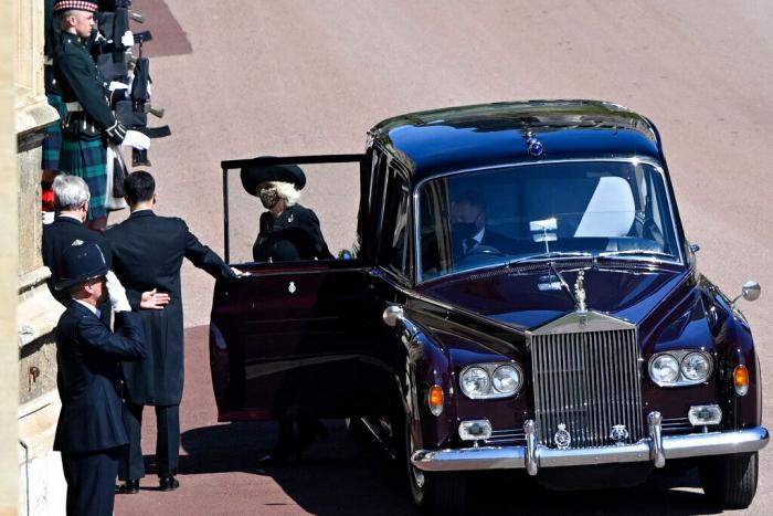 La soledad de Isabel II y el acercamiento entre Guillermo y Harry: así ha sido el funeral de Felipe de Edimburgo