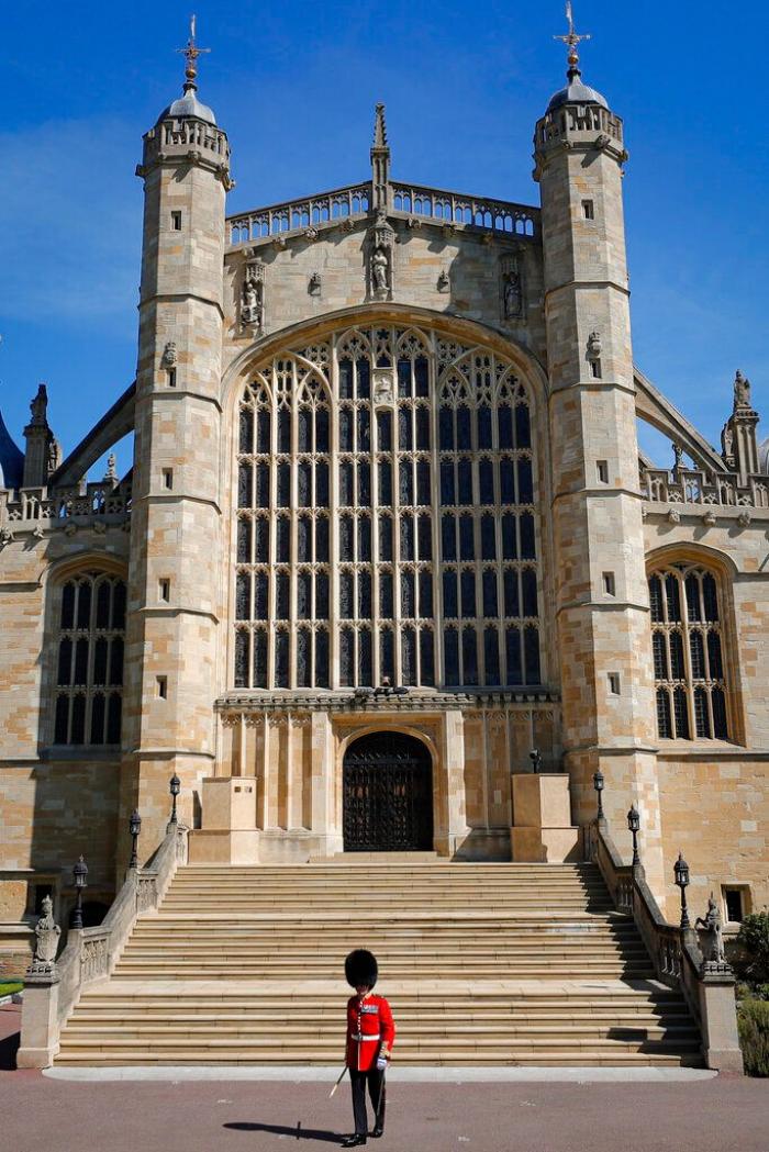 La soledad de Isabel II y el acercamiento entre Guillermo y Harry: así ha sido el funeral de Felipe de Edimburgo