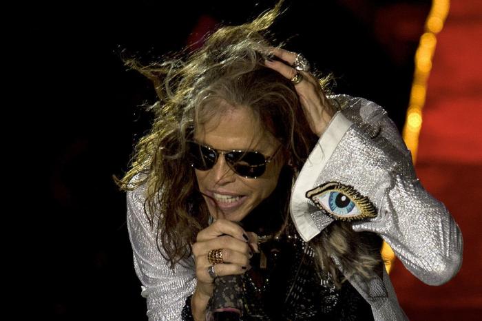 Vende su virginidad por un millón para comprar una casa a sus padres