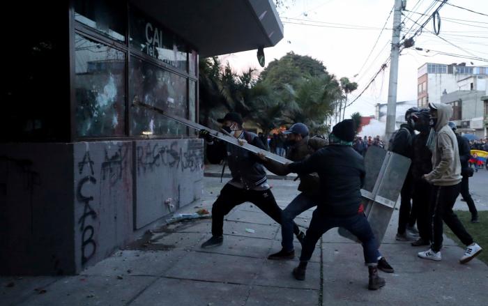 10 muertos en Colombia tras las protestas contra el abuso policial