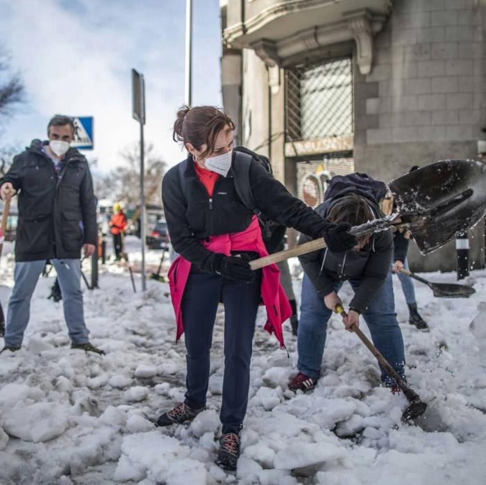 Ayuso ganaría las elecciones pero la izquierda puede sumar mayoría, según el CIS
