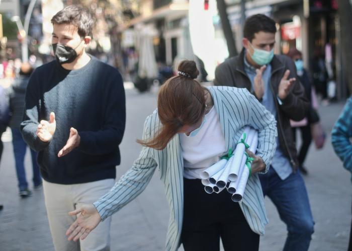 Ayuso ganaría las elecciones pero la izquierda puede sumar mayoría, según el CIS