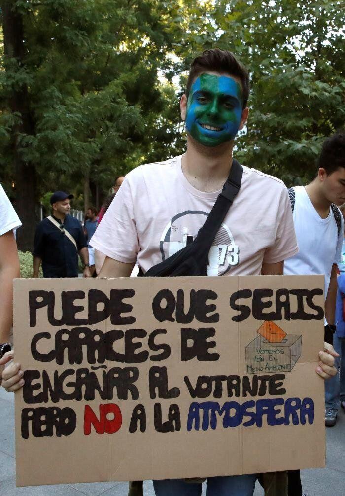 Colau y su gabinete no volarán a menos de 1.000 kilómetros si hay una alternativa en tren inferior a siete horas