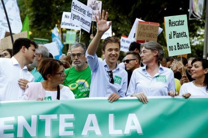 Colau y su gabinete no volarán a menos de 1.000 kilómetros si hay una alternativa en tren inferior a siete horas