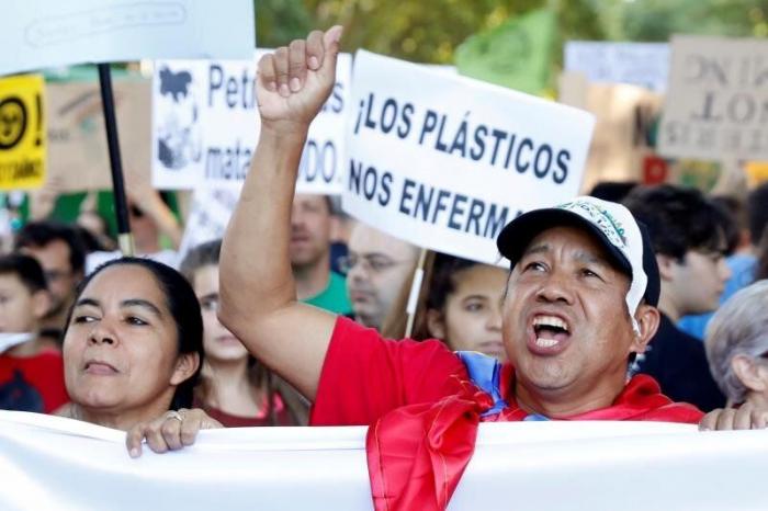 Colau y su gabinete no volarán a menos de 1.000 kilómetros si hay una alternativa en tren inferior a siete horas