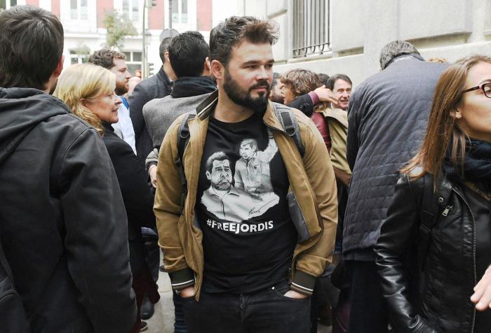 Rufián sorprende al dar la razón a una diputada de Vox, que acaba haciendo gestos en su escaño