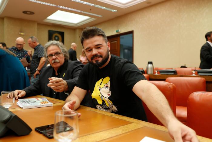 Rufián sorprende al dar la razón a una diputada de Vox, que acaba haciendo gestos en su escaño