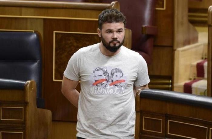 Rufián sorprende al dar la razón a una diputada de Vox, que acaba haciendo gestos en su escaño