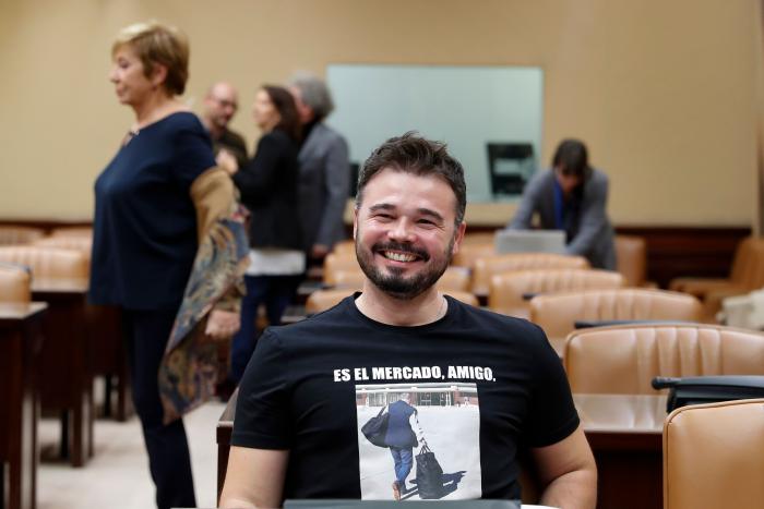 Rufián sorprende al dar la razón a una diputada de Vox, que acaba haciendo gestos en su escaño