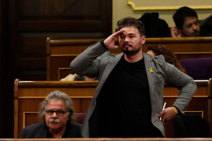 Rufián sorprende al dar la razón a una diputada de Vox, que acaba haciendo gestos en su escaño