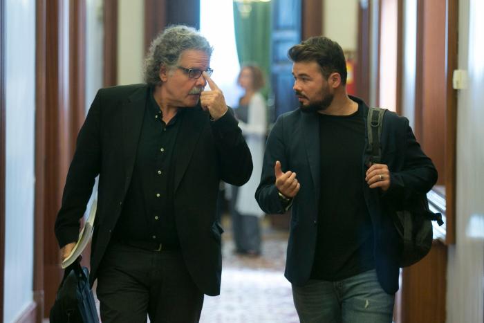 Rufián sorprende al dar la razón a una diputada de Vox, que acaba haciendo gestos en su escaño