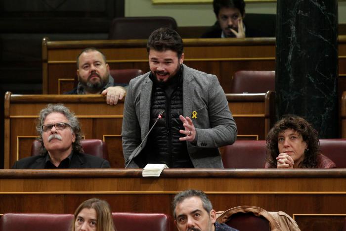 Rufián sorprende al dar la razón a una diputada de Vox, que acaba haciendo gestos en su escaño